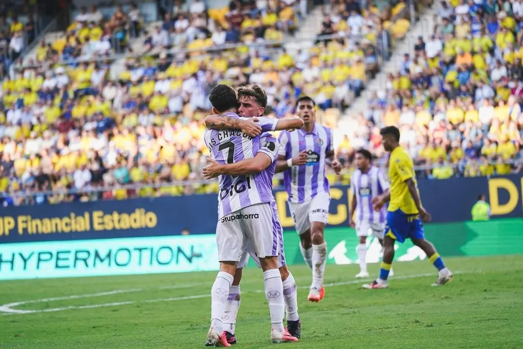 Empate Cadiz vs Real Valladolid 1-1 celebracion gol Luis Chacon Segunda