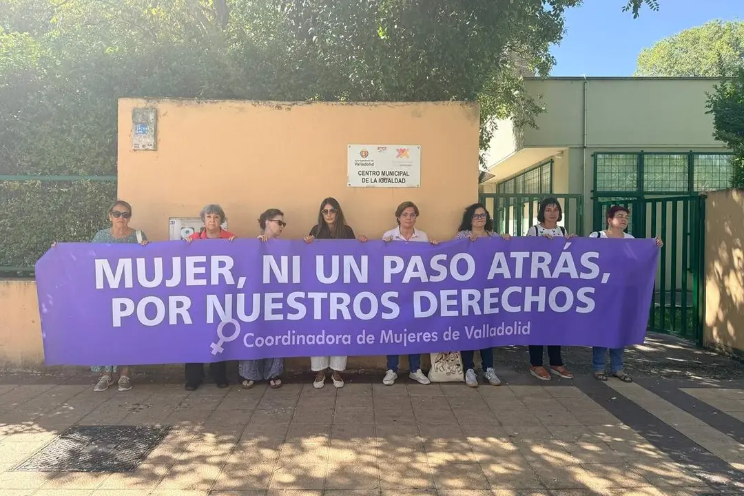 Concentracion Coordinadora Mujeres polemica protocolo acceso vivienda victimas violencia de genero Valladolid
