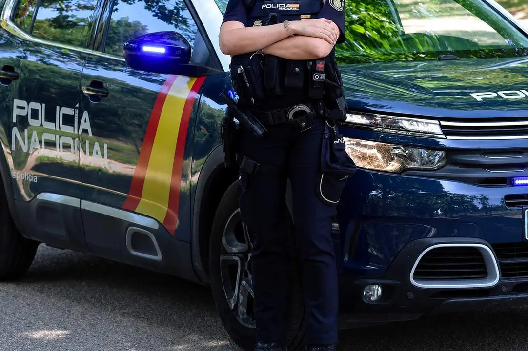 Policia Nacional coche patrulla y agente intervencion agresion detenciones sucesos Valladolid