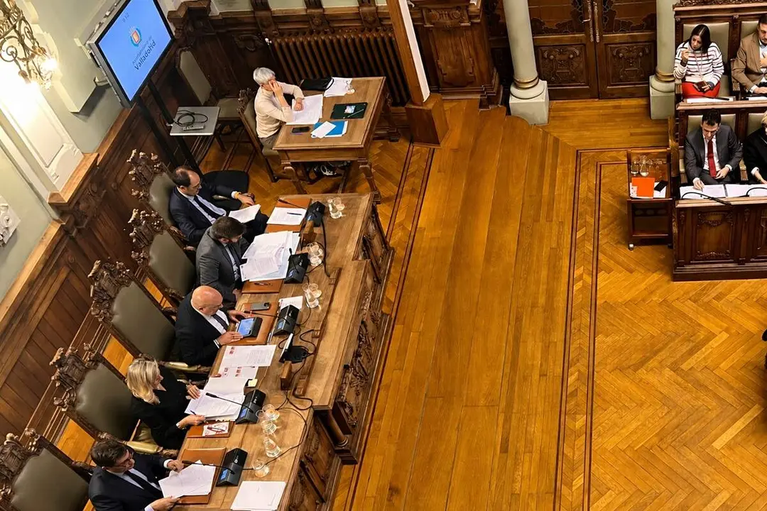 Sesion Pleno municipal Ayuntamiento Valladolid alcalde Jesus Julio Carnero y bancada oposicion