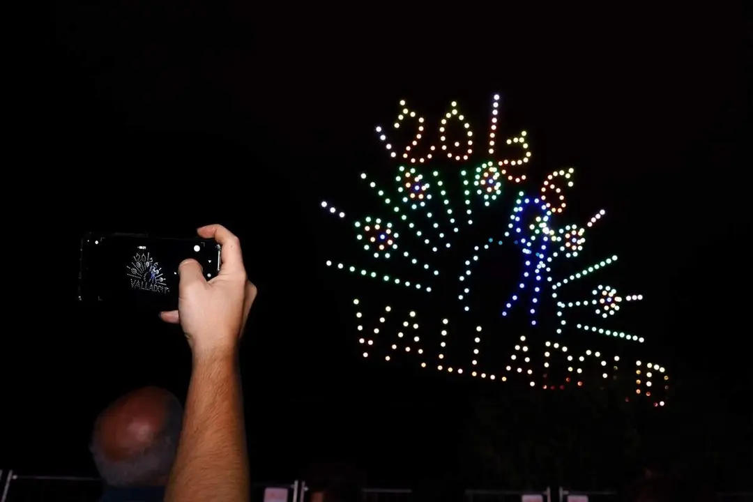 Espectaculo 400 drones cielo noche Fiestas Virgen de San Lorenzo Valladolid 2026