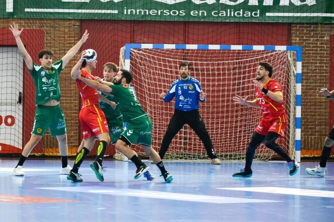 Victoria Cuenca vs Balonmano Atletico Valladolid Pabellon El Sargal primer partido temporada