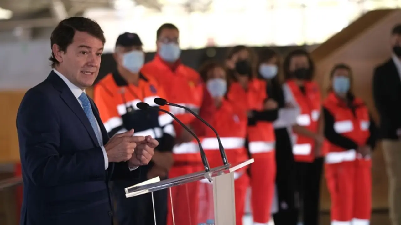 Alfonso Fern&aacute;ndez Ma&ntilde;ueco durante el acto de clausura del vacun&oacute;dromo instalado en el Multiusos S&aacute;nchez Para&iacute;so de Salamanca 