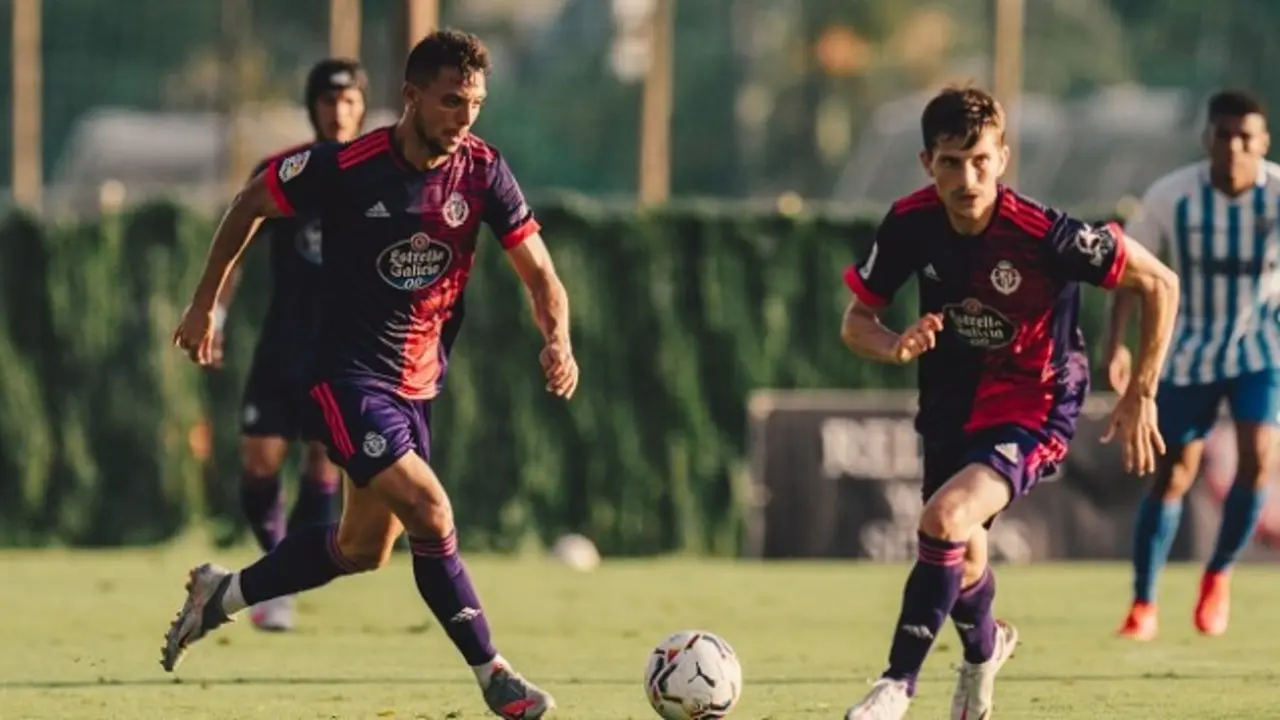 &Oacute;scar Plano y Toni durante un amistoso ante el M&aacute;laga | Fuente: Real Valladolid