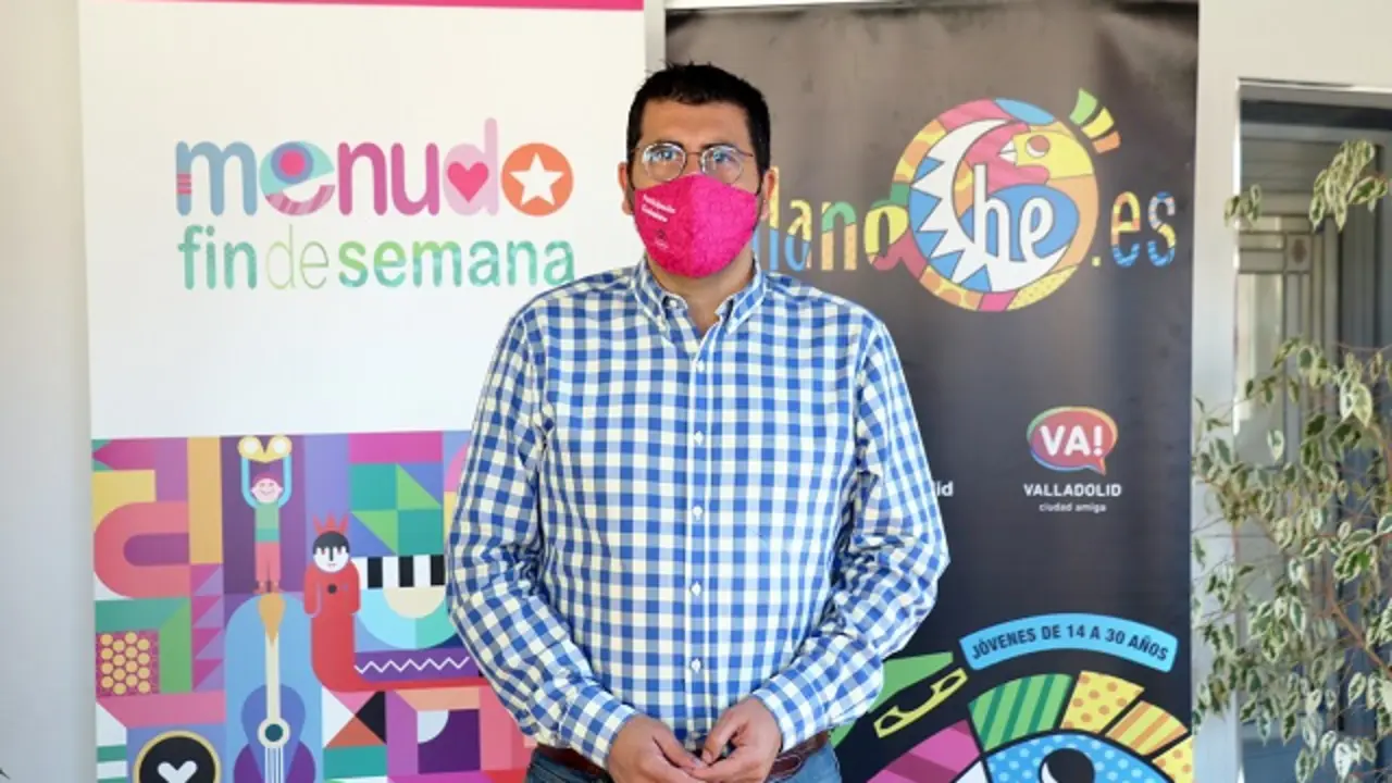 El concejal Alberto Bustos presenta la nueva edici&oacute;n de 'Vallatarde' y 'Vallanoche' | Fuente: Ayuntamiento de Valladolid