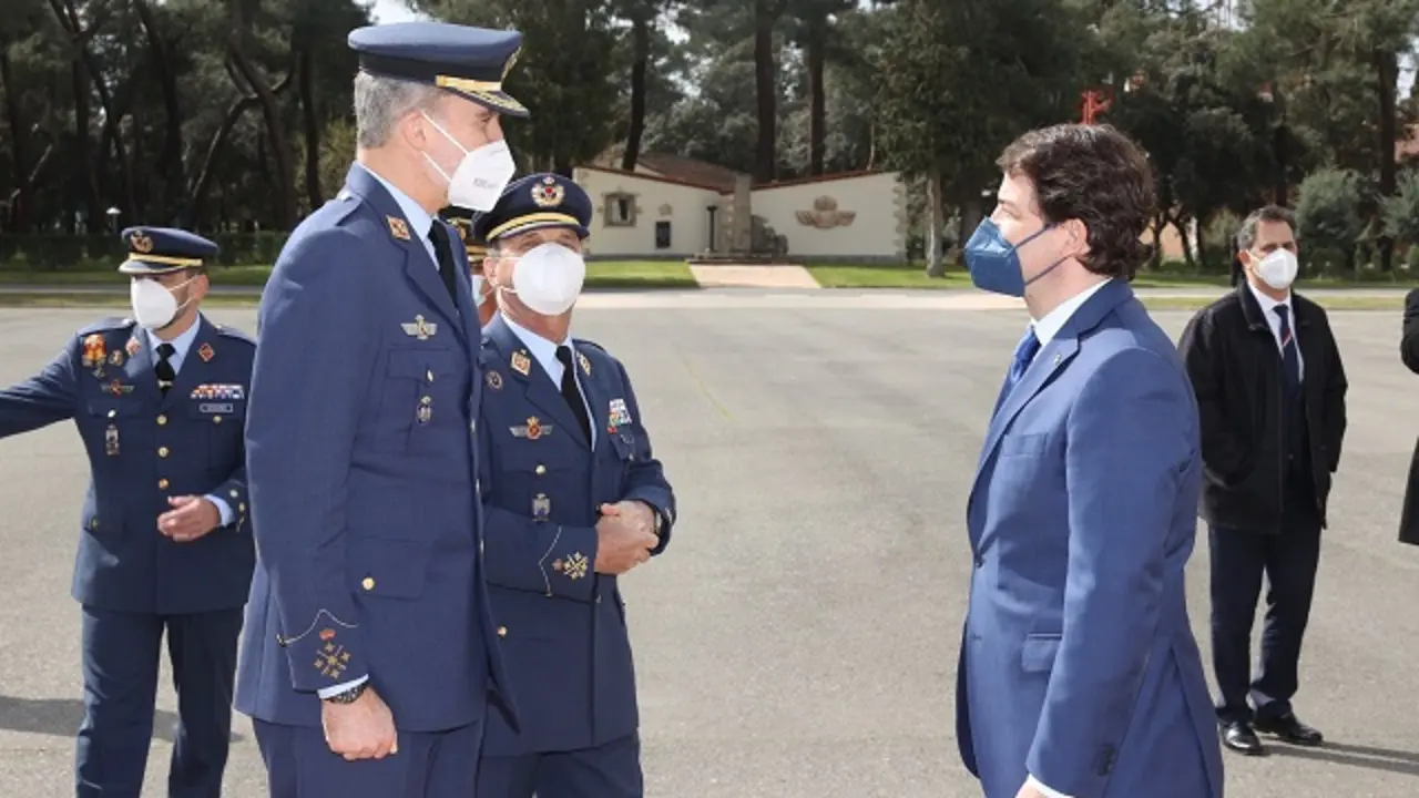 Felipe VI junto a Alfonso Fern&aacute;ndez Ma&ntilde;ueco | Fuente: Junta de Castilla y Le&oacute;n