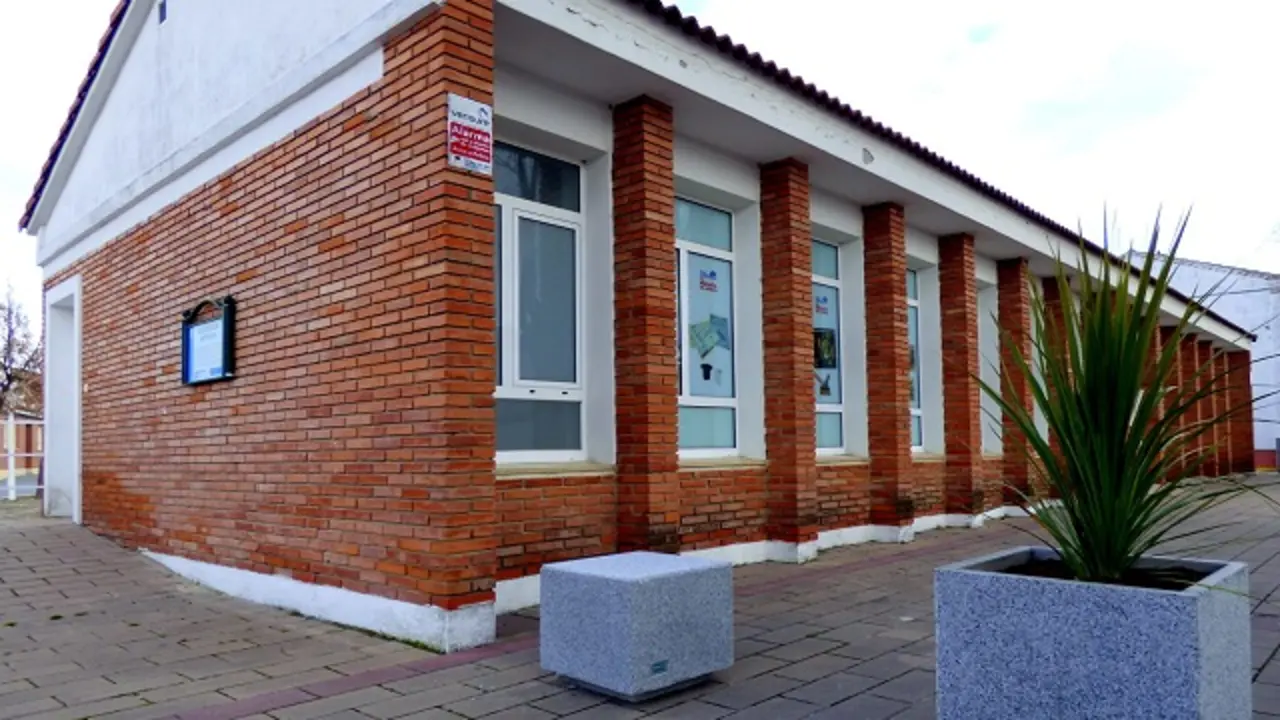 Antiguas escuelas Aldeamayor de San Mart&iacute;n