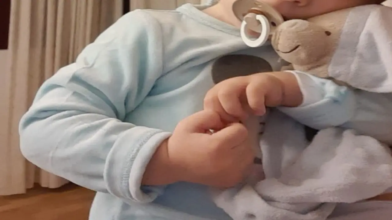 El peque&ntilde;o junto a su amigo Bubu | Fuente: @NaokoBeauty