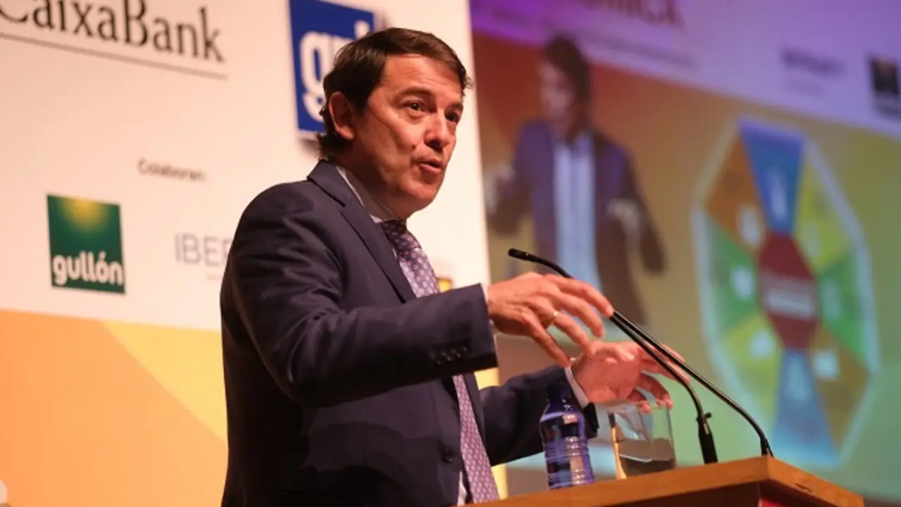 Presidente de la Junta de Castilla y Le&oacute;n, Alfonso Fern&aacute;ndez Ma&ntilde;ueco, en los XV Premios &ldquo;Castilla y Le&oacute;n Econ&oacute;mica&rdquo; | Fuente: jcyl