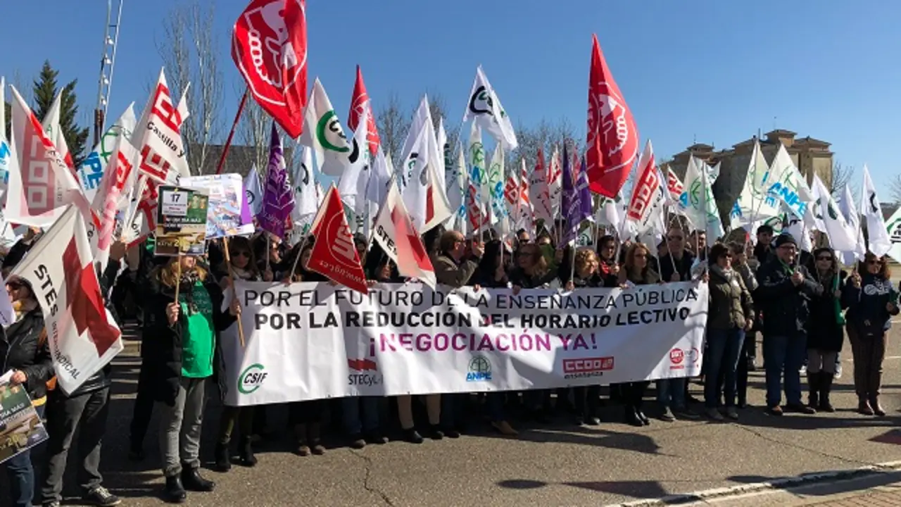 Concentraci&oacute;n sindical de educaci&oacute;n p&uacute;blica | Fuente: CSIF Castilla y Le&oacute;n