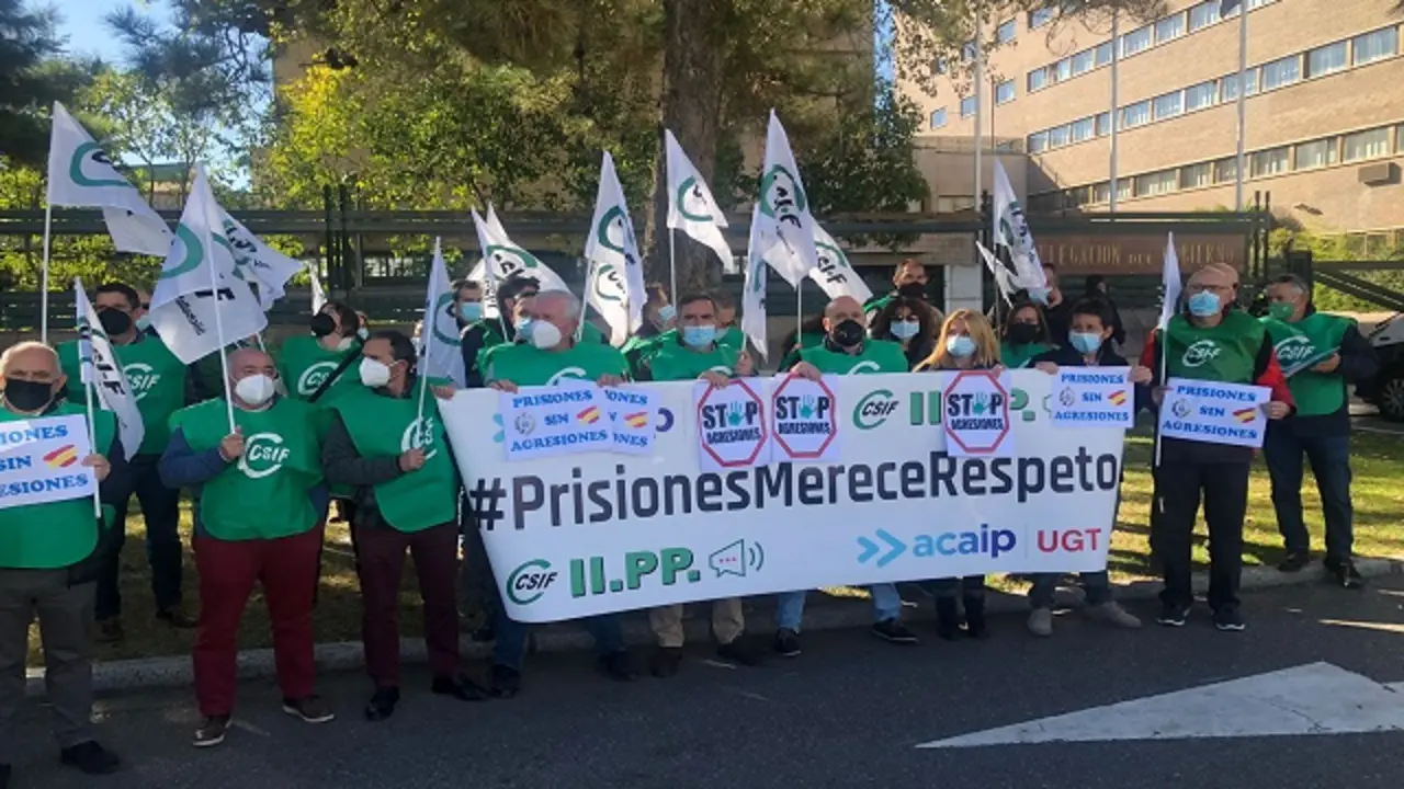 Concentraci&oacute;n de los trabajadores de prisiones frente a la Subdelegaci&oacute;n del Gobierno en Valladolid | Fuente: CSIF Castilla y Le&oacute;n
