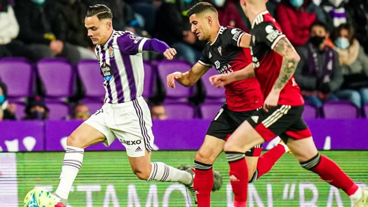 Roque Mesa durante el encuentro ante el Mirand&eacute;s | Fuente: Real Valladolid