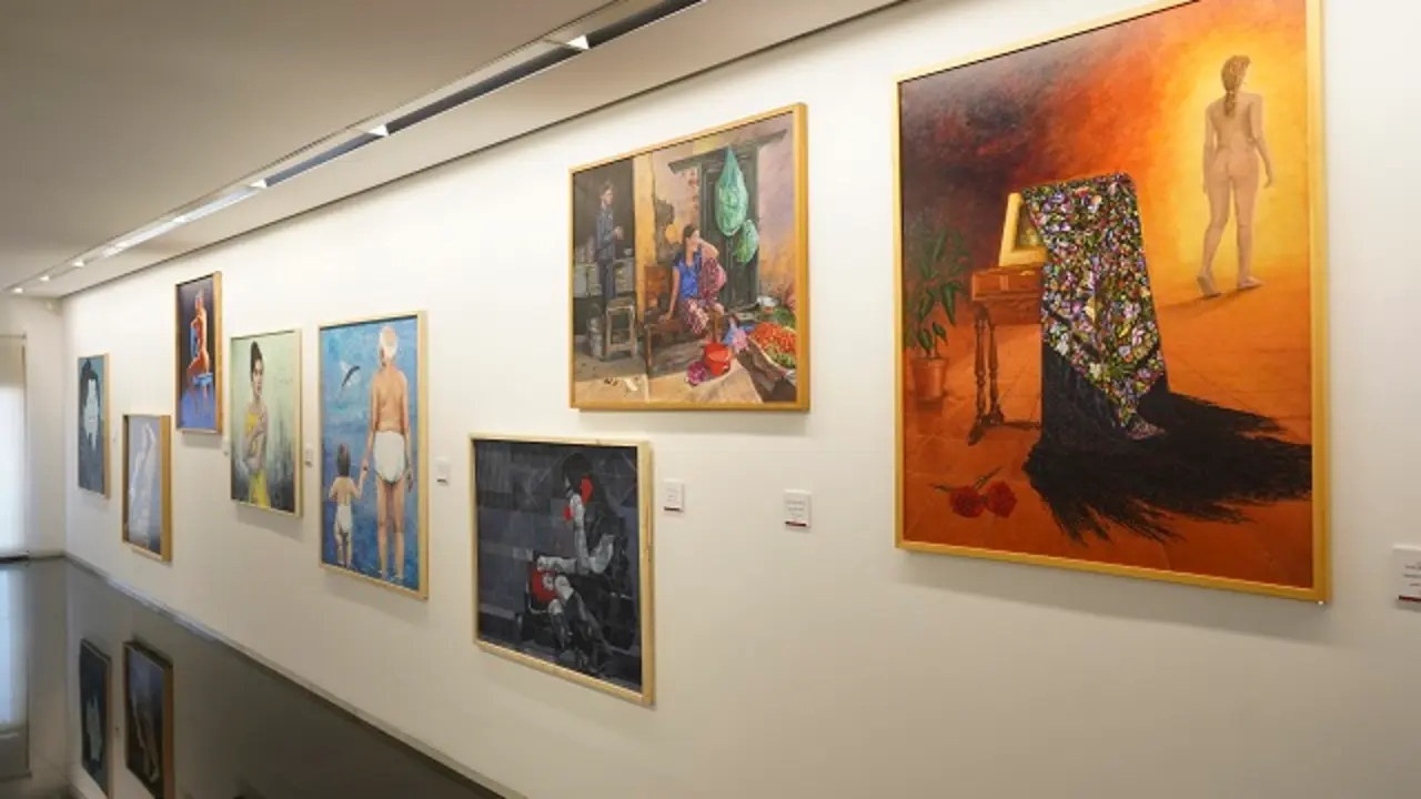 Valladolid. 8/2/2022. Exposici&oacute;n en la sala de exposiciones del Teatro Zorriilla del Primer Cerrtamen de Pintura de la Provincia de Valladolid de la Uni&oacute;n Art&iacute;stica Vallisoletana (UAV(.
FOT/DPV/Miguel &Aacute;ngel Santos