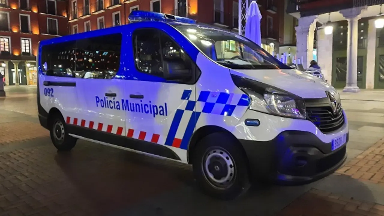 Furg&oacute;n de la Polic&iacute;a Municipal en la Plaza Mayor | Valladolid Plural