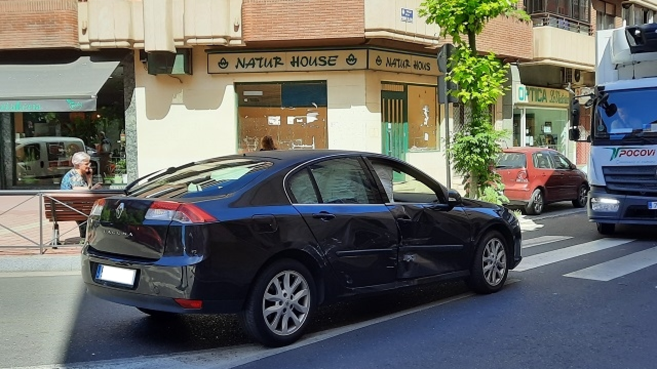 Accidente de tr&aacute;fico en la calle Fuente el Sol | Valladolid Plural