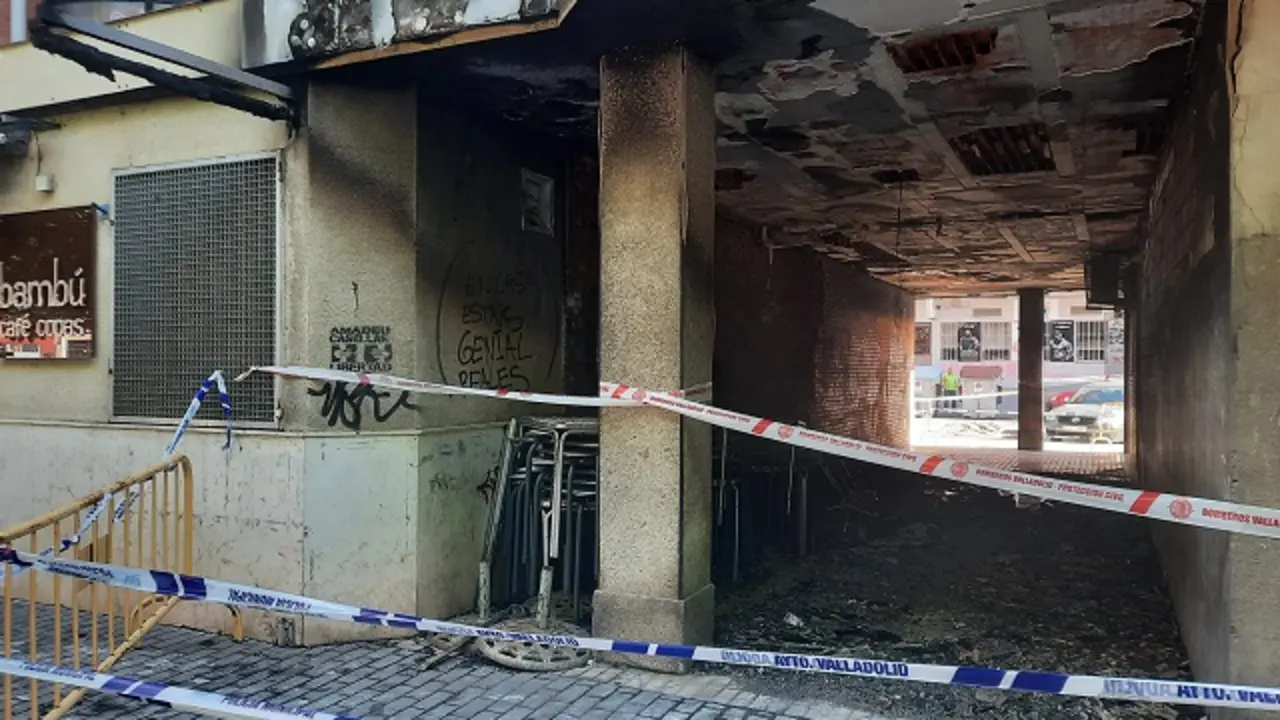 El pasaje de la Plaza Solidaridad qued&oacute; totalmente calcinado | Valladolid Plural