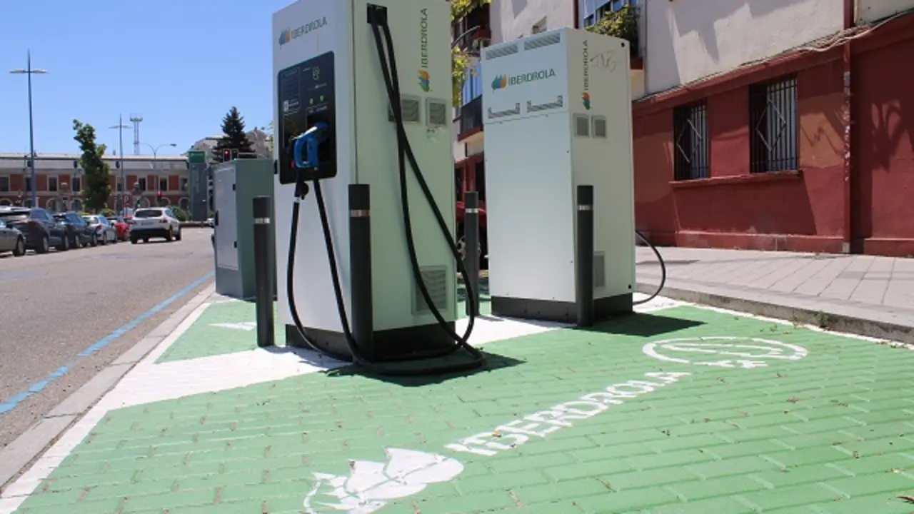 Puntos de recarga para veh&iacute;culos el&eacute;ctricos en el entorno de la Plaza Col&oacute;n | Valladolid Plural