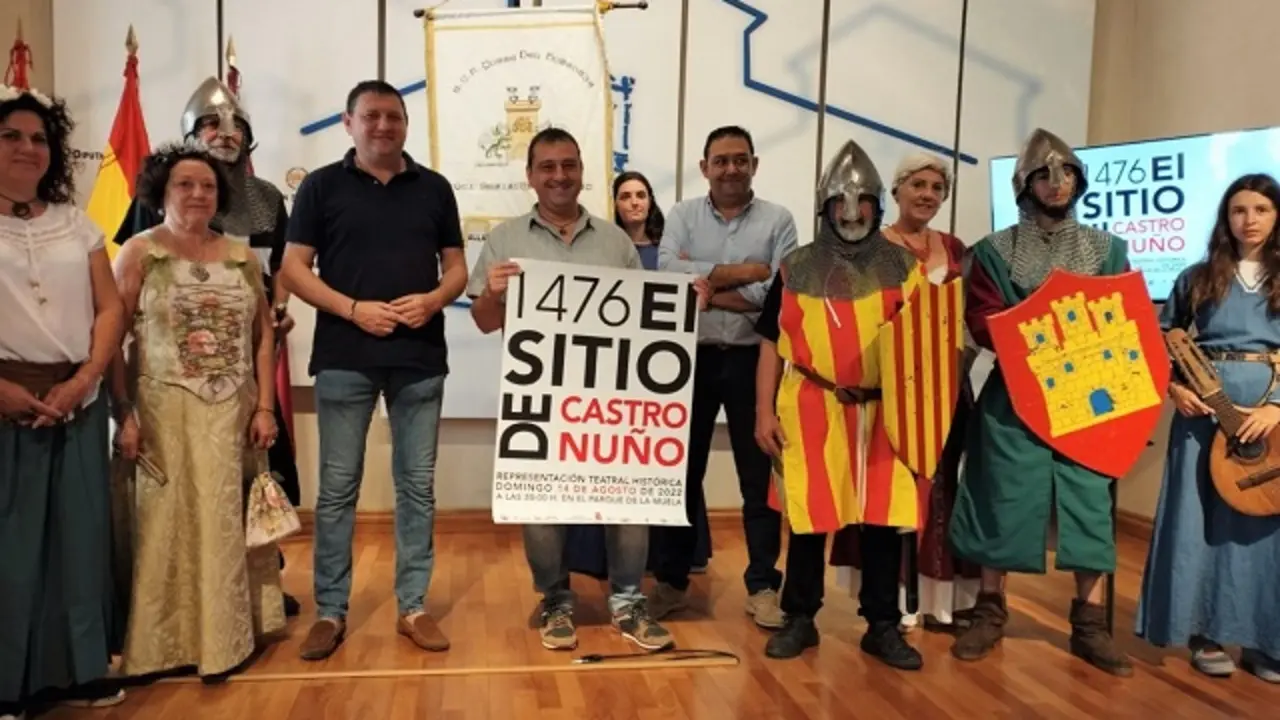 El alcalde de Castronu&ntilde;o junto al diputado de Personal presentan '1476, el Sitio de Castronu&ntilde;o' | Valladolid Plural