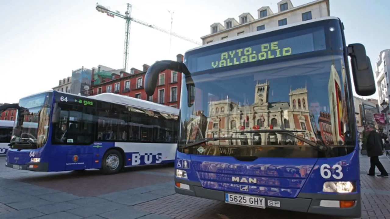 FOTO: CARLOS ESPESO
PRESENTACION DE LOS 10 NUEVOS AUTOBUSES, POR EL ALCALDE DE VALLADOLID.