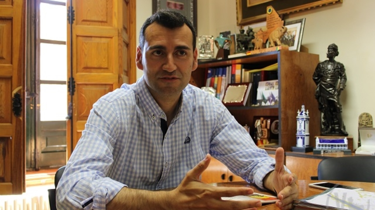 David Esteban durante una entrevista con este medio en el Ayuntamiento de Rioseco | Valladolid Plural