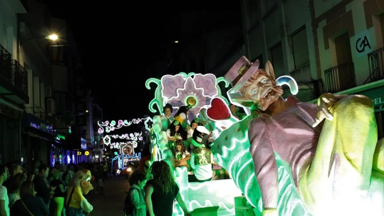 Gran Desfile de Carrozas de las Fiestas de San Antol&iacute;n de Medina del Campo | Valladolid Plural
