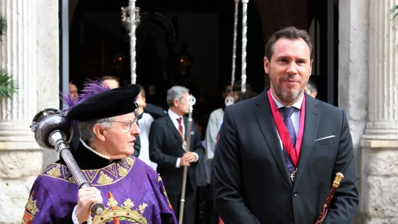 El alcalde de Valladolid, &Oacute;scar Puente, durante la procesi&oacute;n de la Virgen de San Lorenzo | Valladolid Plural