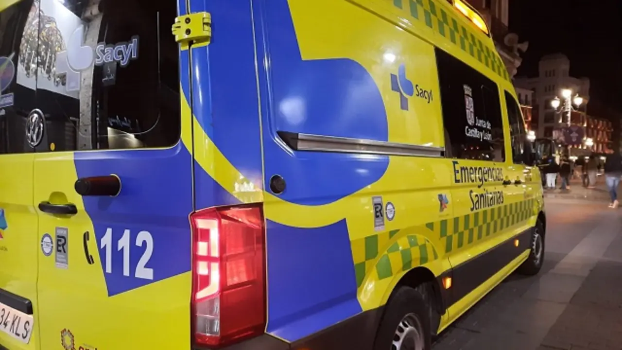Una ambulancia en el centro de Valladolid | Valladolid Plural