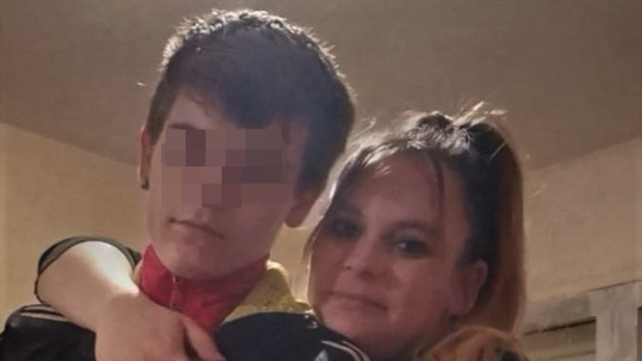Miriam junto a su hijo Yeray, el joven atropellado en el Paseo Arco de Ladrillo
