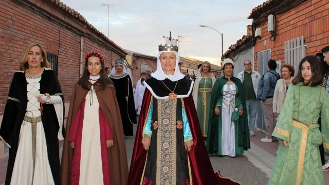 La Reina Do&ntilde;a Urraca acompa&ntilde;ada por sus damas y s&eacute;quito | Valladolid Plural