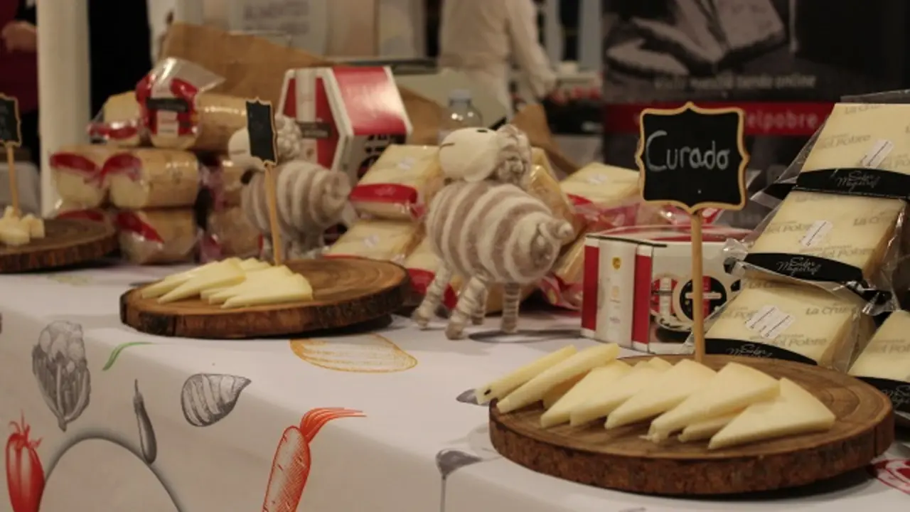 Stand de las queser&iacute;as vallisoletanas en la II Feria Vallaqueso | Valladolid Plural