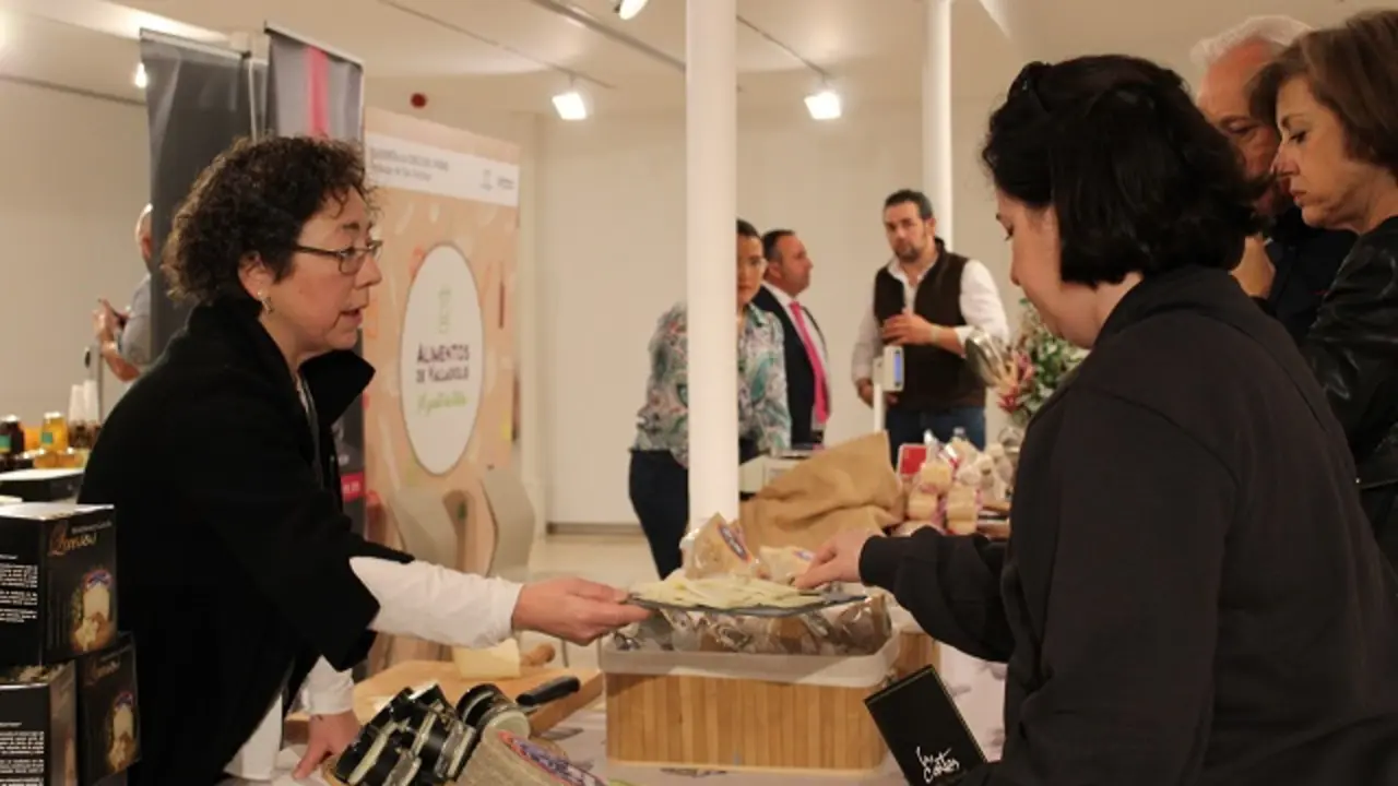 Stand de las queser&iacute;as vallisoletanas en la II Feria Vallaqueso | Valladolid Plural