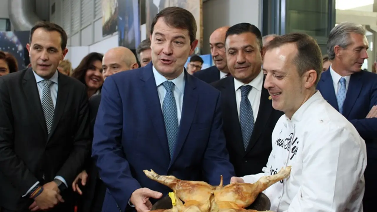 El presidente de la Junta, Alfonso Fern&aacute;ndez Ma&ntilde;ueco, durante la inauguraci&oacute;n de Intur | Valladolid Plural
