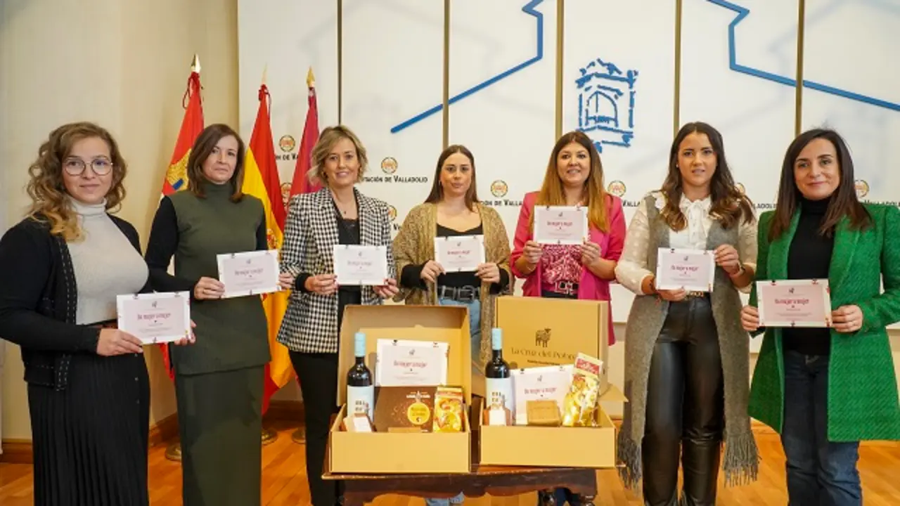 Valladolid. 28/11/2022. Sala de Recepciones - PALACIO DE PIMENTEL  La Diputaci&oacute;n de Valladolid presenta la II segunda edici&oacute;n de del proyecto comercial &lsquo;de Mujer a Mujer&rsquo;. FOTO/DPV/Miguel &Aacute;ngel Santos