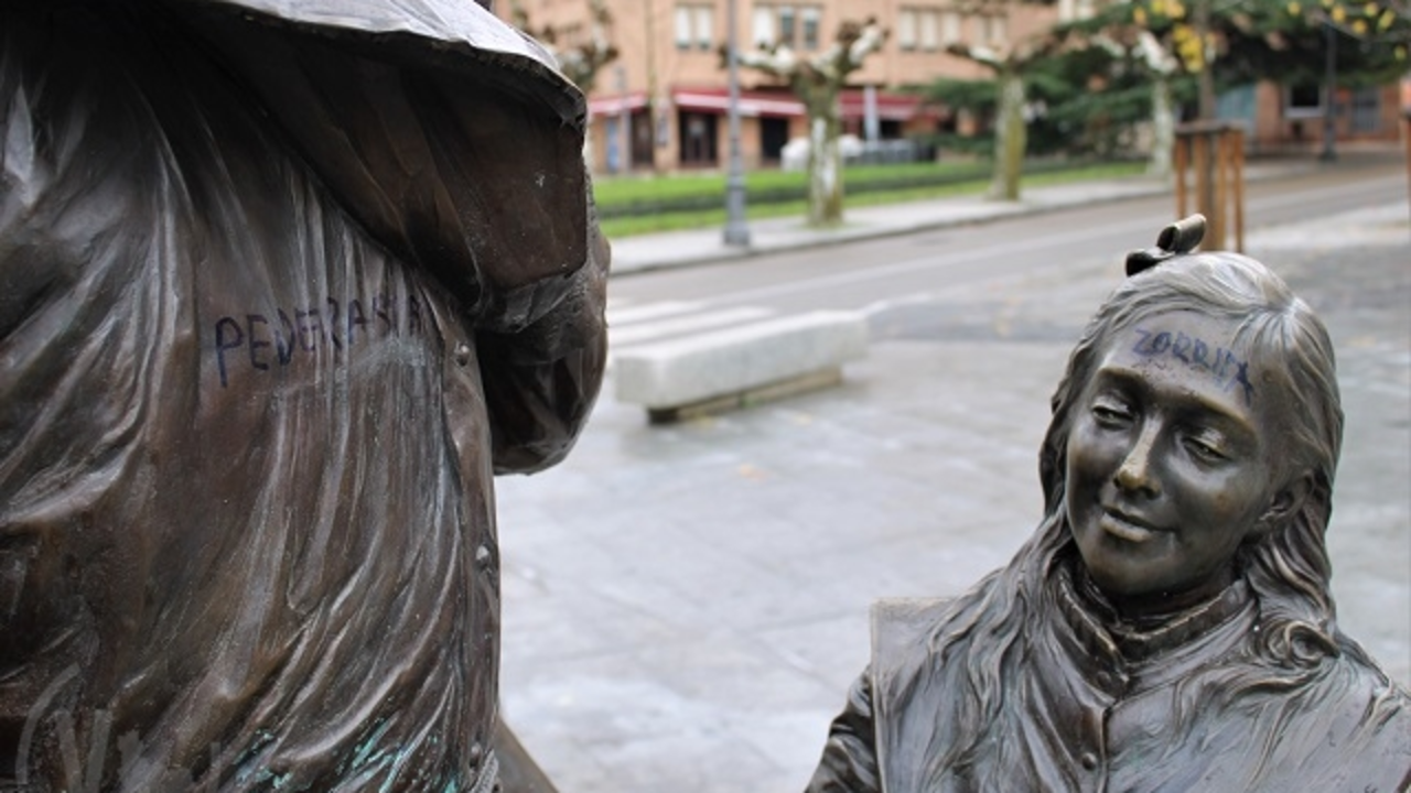 Pintadas en el Monumento al Cofrade | Valladolid Plural