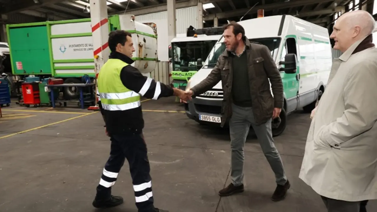 Visita del alcalde de Valladolid al Servicio Municipal de Limpieza | Fuente: Ayuntamiento de Valladolid