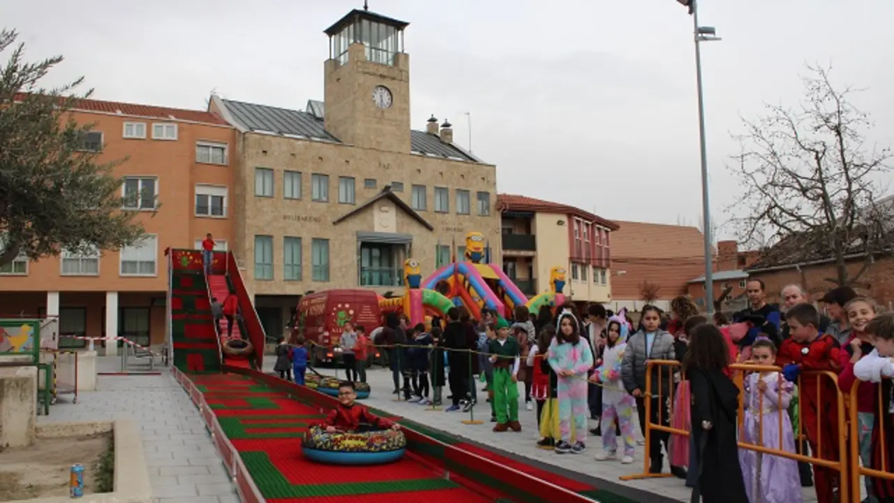 Fiesta de Carnaval en la Plaza Mayor de La Cist&eacute;rniga | Valladolid Plural