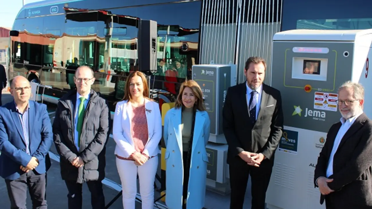 Inauguraci&oacute;n de la primera estaci&oacute;n de Iberdrola para carga de veh&iacute;culos el&eacute;ctricos | Valladolid Plural