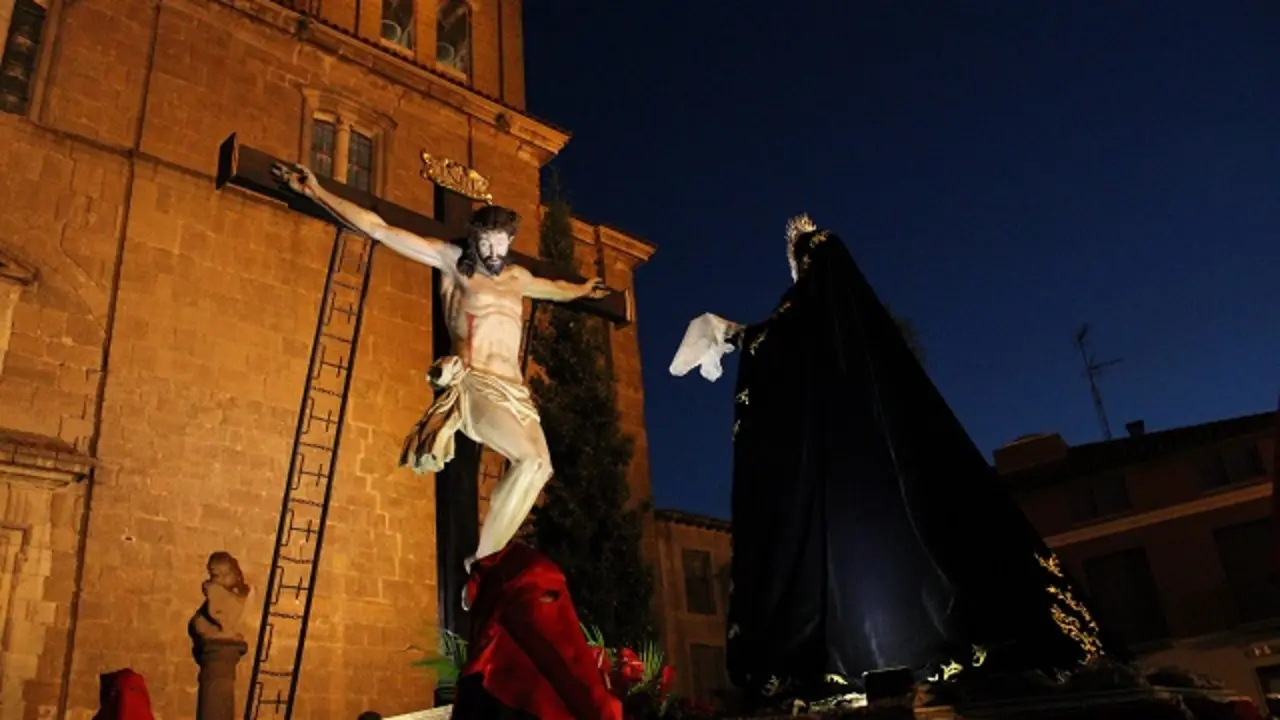 Procesi&oacute;n General de la Pasi&oacute;n a los pies de la Iglesia de los Santos Juanes | Valladolid Plural