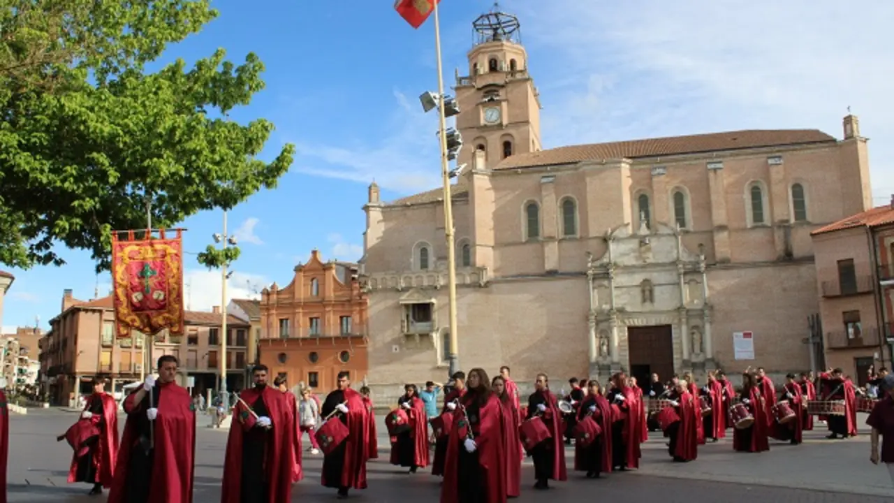 Pasacalles de la Banda de la Cofrad&iacute;a la Santa Vera Cruz de Calahorra (La Rioja) | Valladolid Plural
