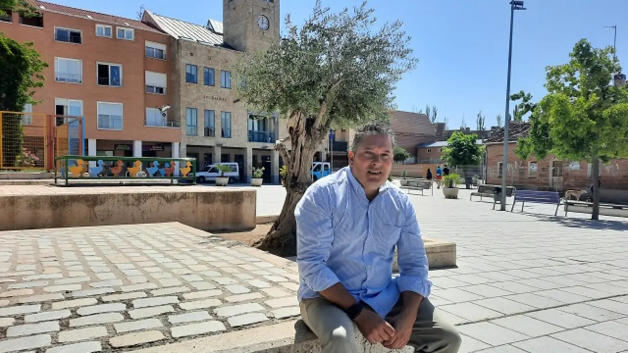 Alberto Redondo, nuevo alcalde de La Cist&eacute;rniga en la Plaza Mayor | Valladolid Plural