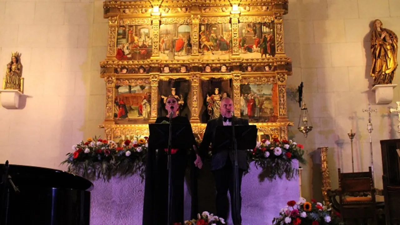 Montserrat Martí Caballé y Luis Santana en la 30º Trovada de Habaneras de Mayorga | Valladolid Plural