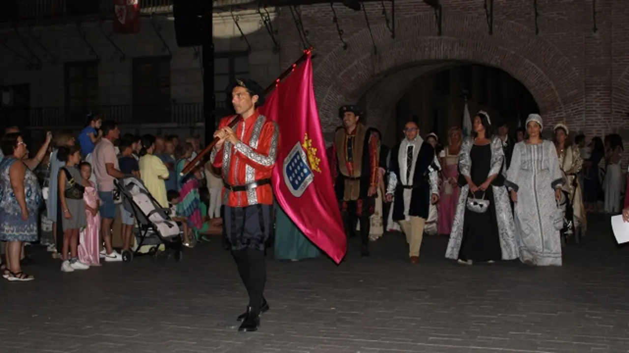 Desfile inaugural de la Feria Renacentista de Medina del Campo | Valladolid Plural