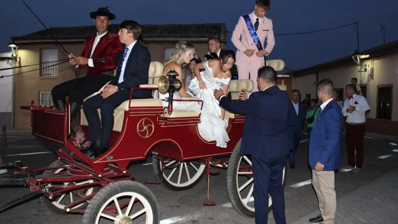 Reinas y Galanes de las Fiestas de San Agust&iacute;n de Fresno el Viejo | Valladolid Plural