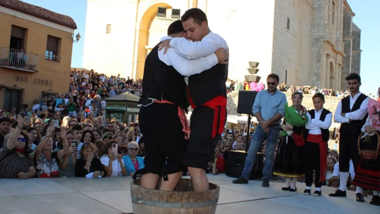 Tradicional pisado de uva en la Fiesta de la Vendimia de Cigales 2023 | Valladolid Plural