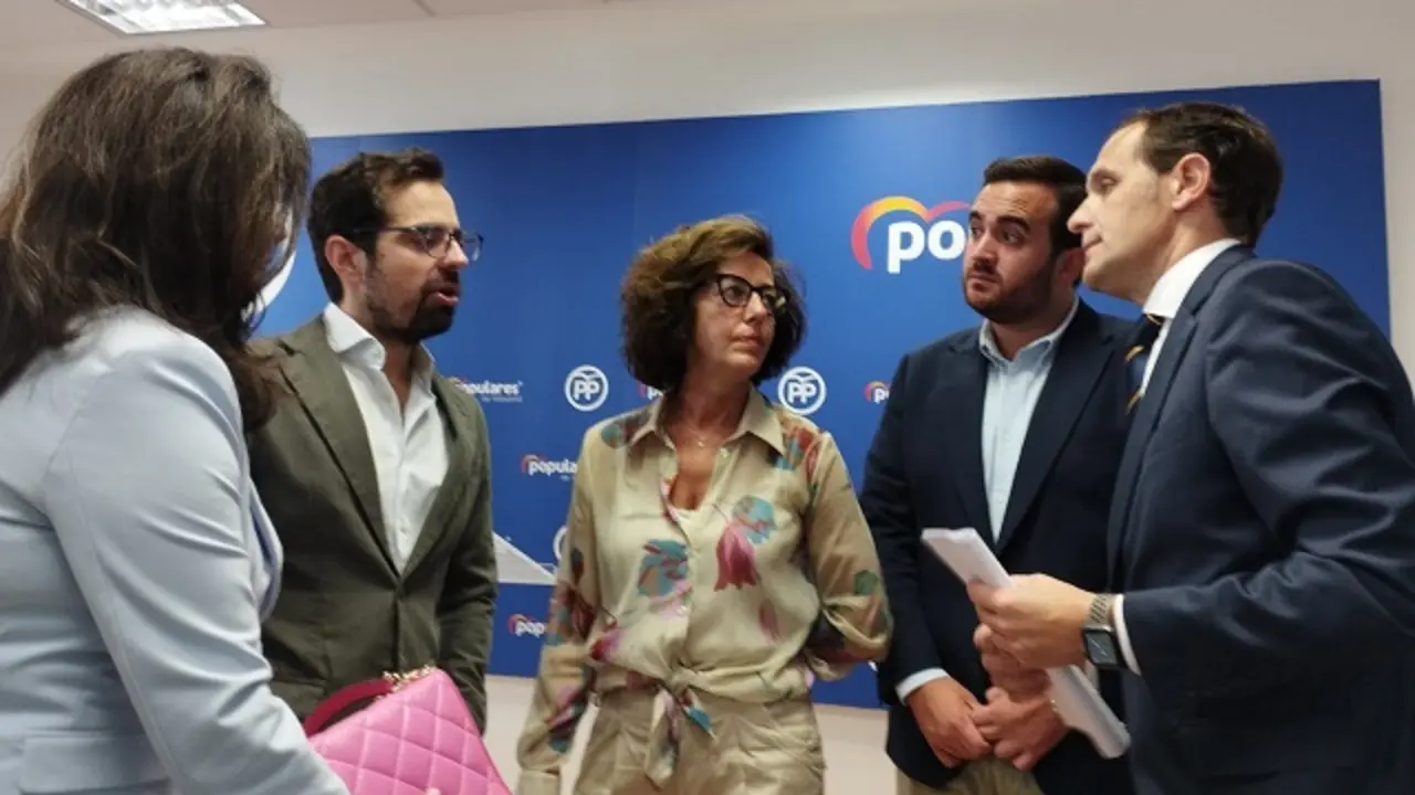 El presidente del PP Valladolid, Conrado &Iacute;scar, junto a los parlamentarios nacionales | Valladolid Plural