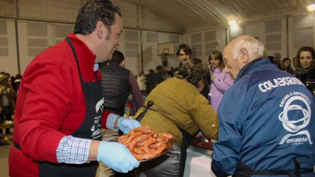 Degustación popular de salchichas de Zaratán en el Pabellón municipal | Valladolid Plural