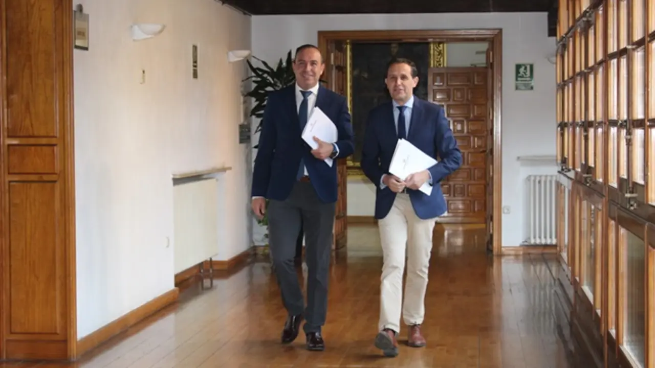 Conrado &Iacute;scar y V&iacute;ctor Alonso en la presentaci&oacute;n el Proyecto de Presupuestos de la Diputaci&oacute;n 2024 | Valladolid Plural