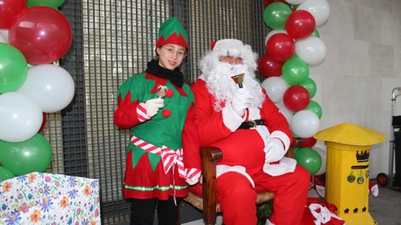 Papá Noel y su elfa llegan a La Cistérniga | Valladolid Plural