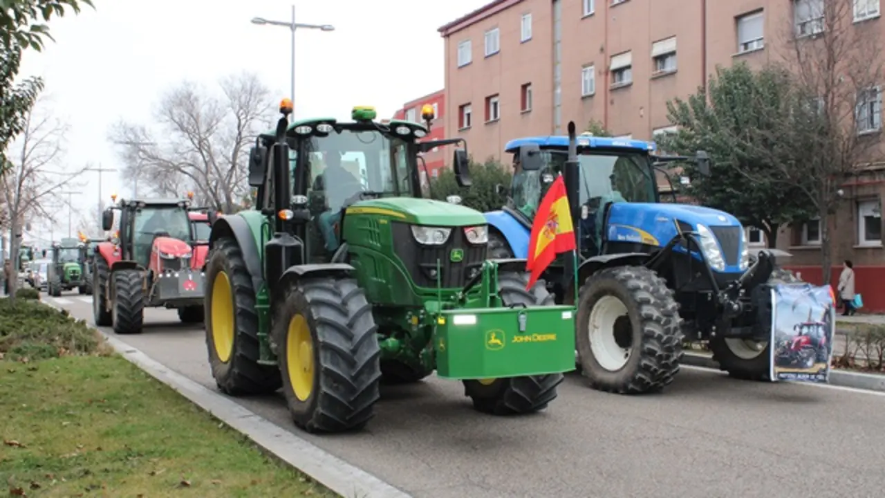 La tractorada de Valladolid, a su paso por la Avenida Burgos | Valladolid Plural