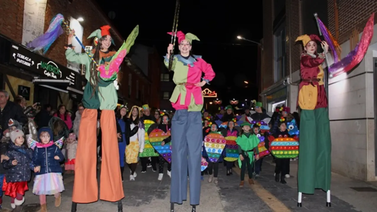 Desfile de Carnaval por las calles de Santovenia | Valladolid Plural